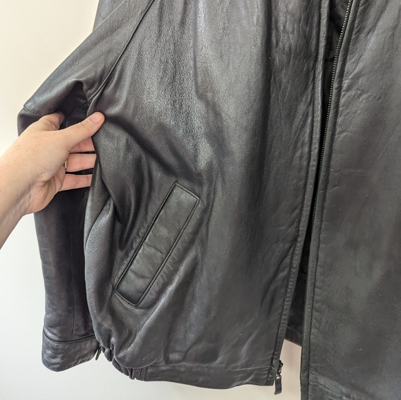 Vintage Black Leather Bomber Jacket - Picture 9 of 16